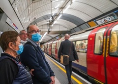 Evropsko sodišče podalo odločitev: so bile prepovedi potovanj, testiranja in karantene zakonite?