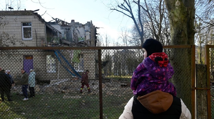 Na začetku vojne v Ukrajini so šest otrok odpeljali v Rusijo, zdaj se lahko končno vrnejo domov (foto: Profimedia)