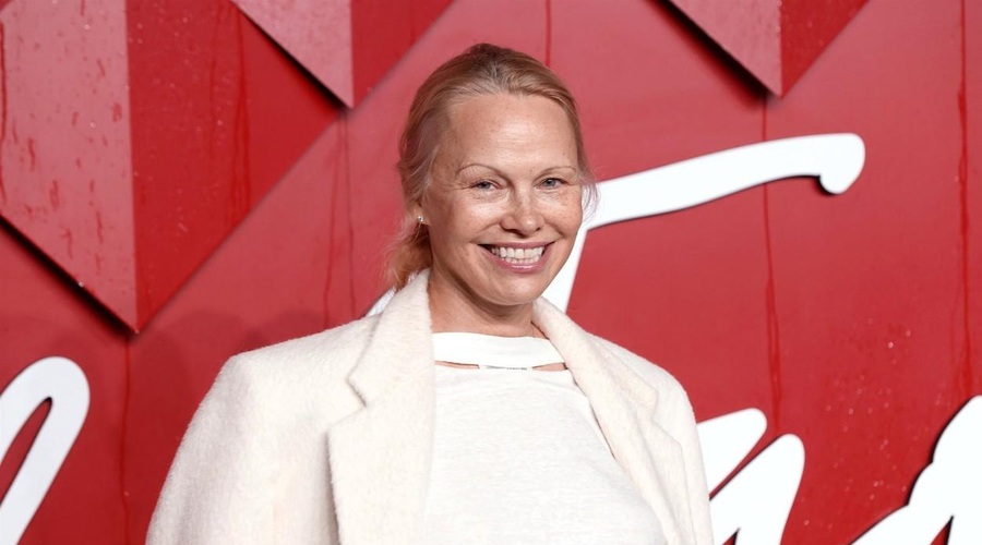Pamela Anderson v javnosti brez ličil! Poglejte, kako izgleda Playboy ikona z "golim" obrazom (foto: Profimedia)