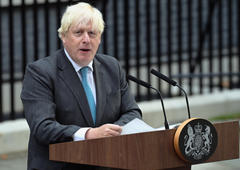 Nekdanji britanski premier Boris Johnson obžaluje napake vlade v času epidemije covida-19