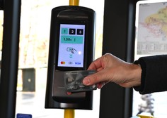 Na avtobus s plačilno kartico: vam lahko sistem v primeru plačevanja s telefonom pobere denar iz več virov? (Preverili smo)
