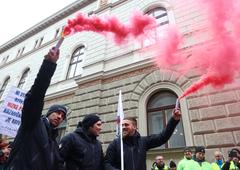 Odziv ministrstva za javno upravo: ne vidijo razlogov za shod sindikatov javnega sektorja