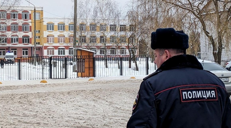 V streljanju na šoli najstnica ubila sošolko in sodila tudi sebi (foto: Profimedia)
