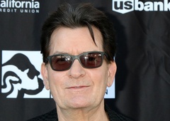 Charlie Sheen se je vrnil na televizijske zaslone (ves je spremenjen)