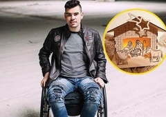 Mladenič z neizmerno voljo, ki ga je nesreča prikovala na invalidski voziček, a ni vzela njegovih sanj