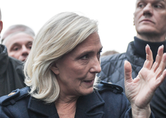 Skrajno desna kandidatka za francosko predsednico obtožena poneverbe skoraj sedem milijonov evrov evropskega denarja