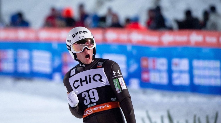 Lepa slovenska slika v Klingenthalu: trije naši skakalci med prvo enajsterico (foto: Profimedia)