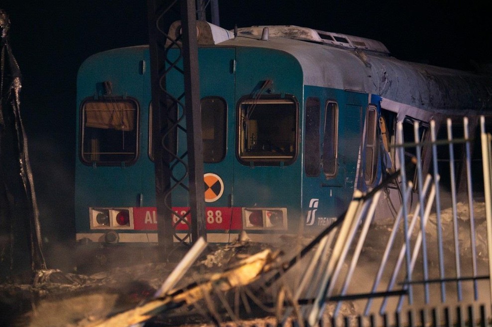Preplah v Italiji: trčila sta dva potniška vlaka (foto: Profimedia)