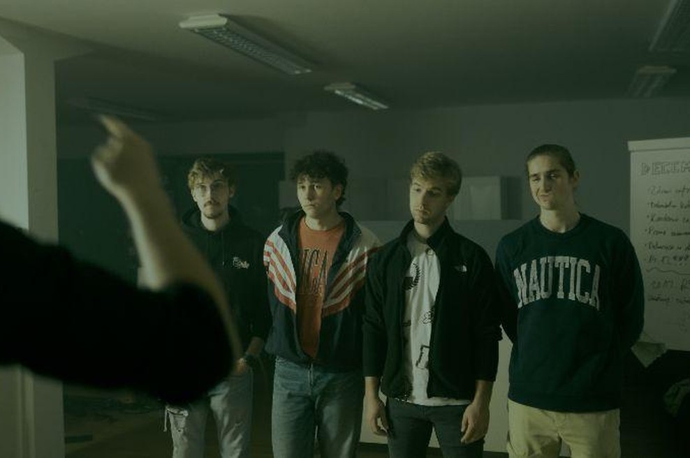 Mladeniči iz krajev pod Bočem pojejo o problemu zaspancev (foto: KUYNeke)