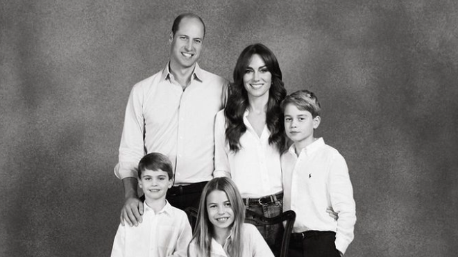 Princu Louisu manjka prst! Ponesrečena družinska božična fotografija kaže napako, ki so jo želeli skriti (foto: Posnetek zaslona/Instagram profil princeandprincessofwales)