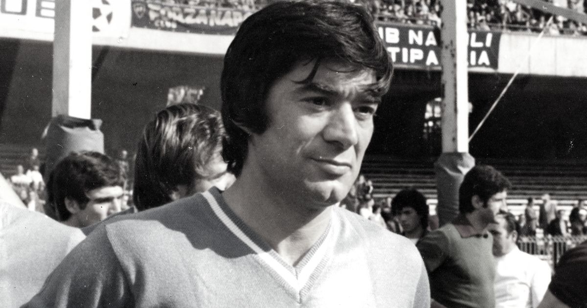 Triste notizia: è morto il leggendario calciatore che ha avuto un ruolo chiave nel portare Diego Maradona in Italia