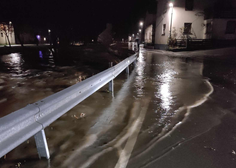 Slovenija znova ogrožena: nekateri deli države lahko ponoči poplavijo (nevarnost bo veljala tudi čez dan)