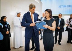 Po dolgotrajnih pogajanjih objavili težko pričakovani zadnji osnutek dogovora COP28 (okoljski aktivisti protestirali)