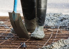 Varnost na prvem mestu: kako kvalitetni delovni gumijasti škornji ščitijo delavce