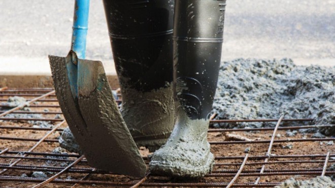 Varnost na prvem mestu: kako kvalitetni delovni gumijasti škornji ščitijo delavce (foto: promocijska fotografija)