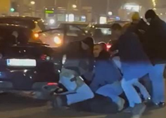 Prizor kot iz akcijskega filma: policisti v fantomkah, razbiti avtomobili, številne aretacije (VIDEO)