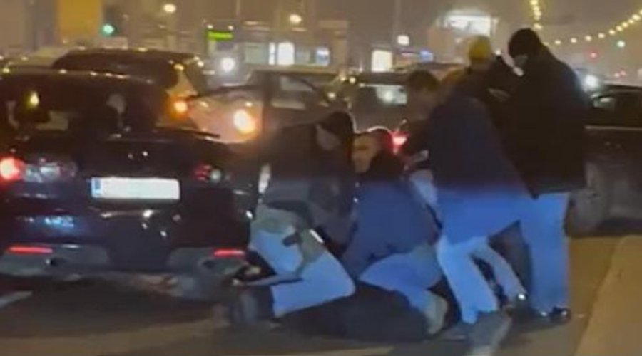 Prizor kot iz akcijskega filma: policisti v fantomkah, razbiti avtomobili, številne aretacije (VIDEO) (foto: Posnetek zaslona/YouTube)