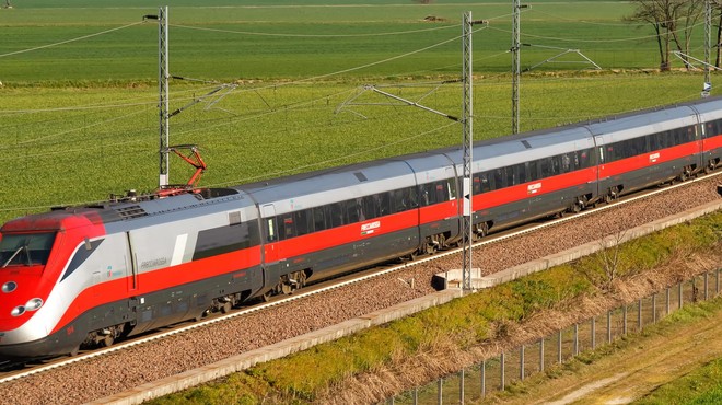 Slovita Rdeča puščica na slovenskih tirih: bomo končno spet dobili direkten vlak do Italije? (foto: Profimedia)