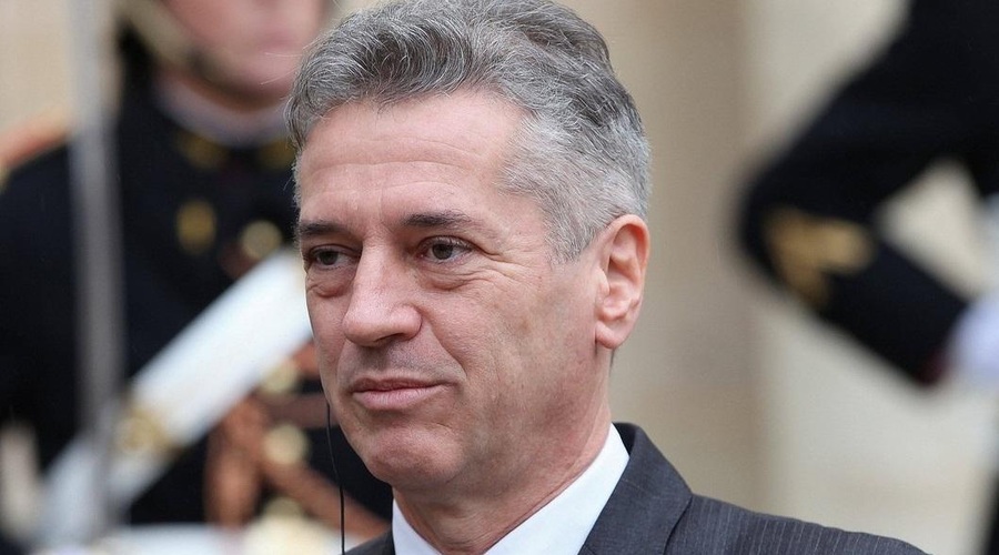 Golob in Peterle na poti v Francijo: udeležila se bosta žalne slovesnosti ob smrti znanega politika (foto: Profimedia)