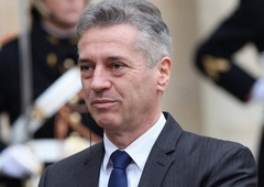 Golob in Peterle na poti v Francijo: udeležila se bosta žalne slovesnosti ob smrti znanega politika