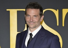 Bradley Cooper zamenjal spremljevalko na rdeči preprogi: kdo je srečna izbranka?