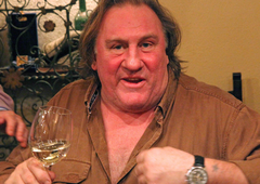 Vedenje filmskega zvezdnika v novem dokumentarcu pretreslo Francoze: "Je nespoštljiv in sramoti Francijo"