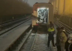 V železniški nesreči več sto poškodovanih (FOTO)