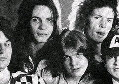 Umrl je član glasbene skupine AC/DC