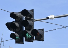 Policija zbegana nad nesrečo: obe voznici trdita, da sta imeli zeleno luč