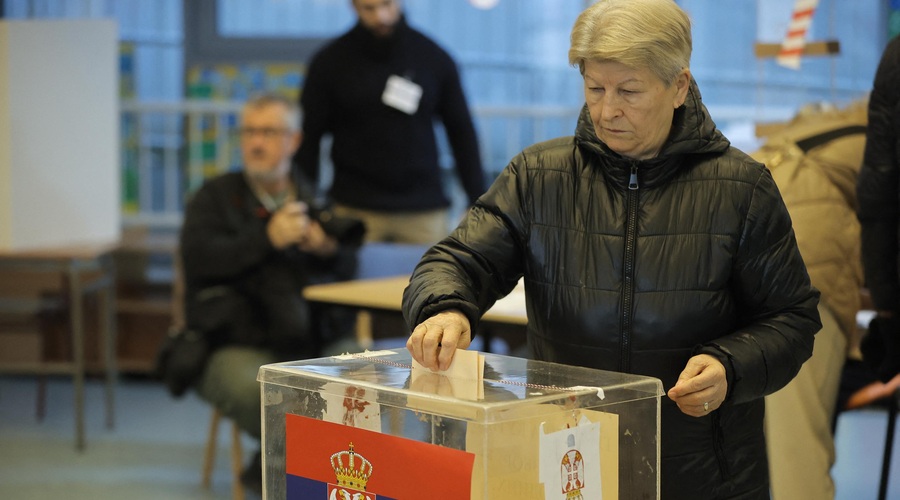 Kako so v Beogradu "kupovali glasove": poglejte, kaj vse se je dogajalo v Areni (VIDEO) (foto: Profimedia)