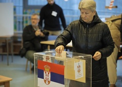 Kako so v Beogradu "kupovali glasove": poglejte, kaj vse se je dogajalo v Areni (VIDEO)