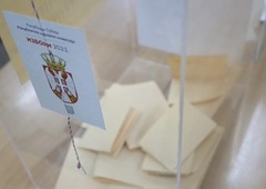 Bodo morali prebivalci Beograda spet na volišča?! Opozicija ne priznava rezultatov in državljane poziva na proteste (poglejte, zakaj)