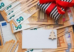 Ste vedeli, koliko mora podjetje državi plačati za vašo božičnico?