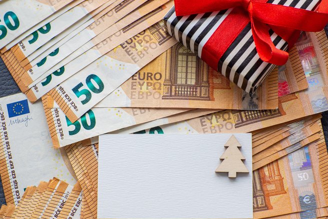 božičnica denar evri prazniki trinajsta plača