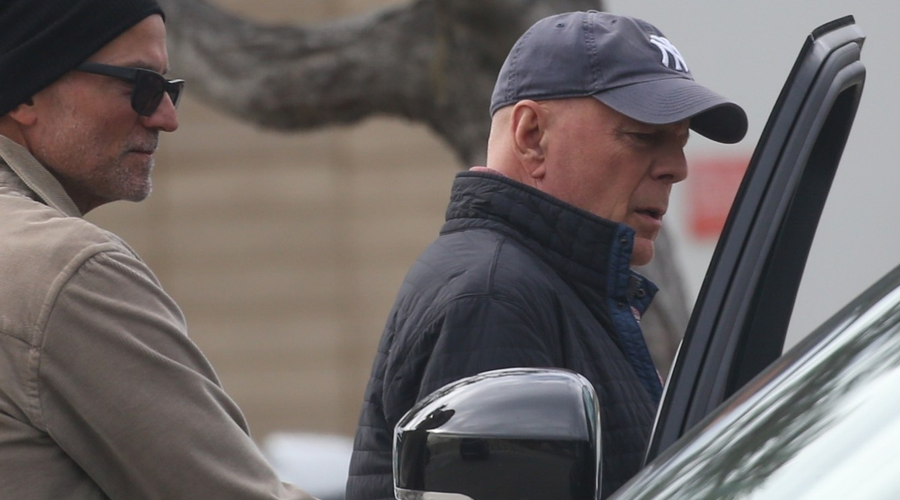 Brucea Willisa prvič po tem, ko se je njegovo zdravstveno stanje poslabšalo, opazili v javnosti (poglejte, kako se drži) (foto: Profimedia)
