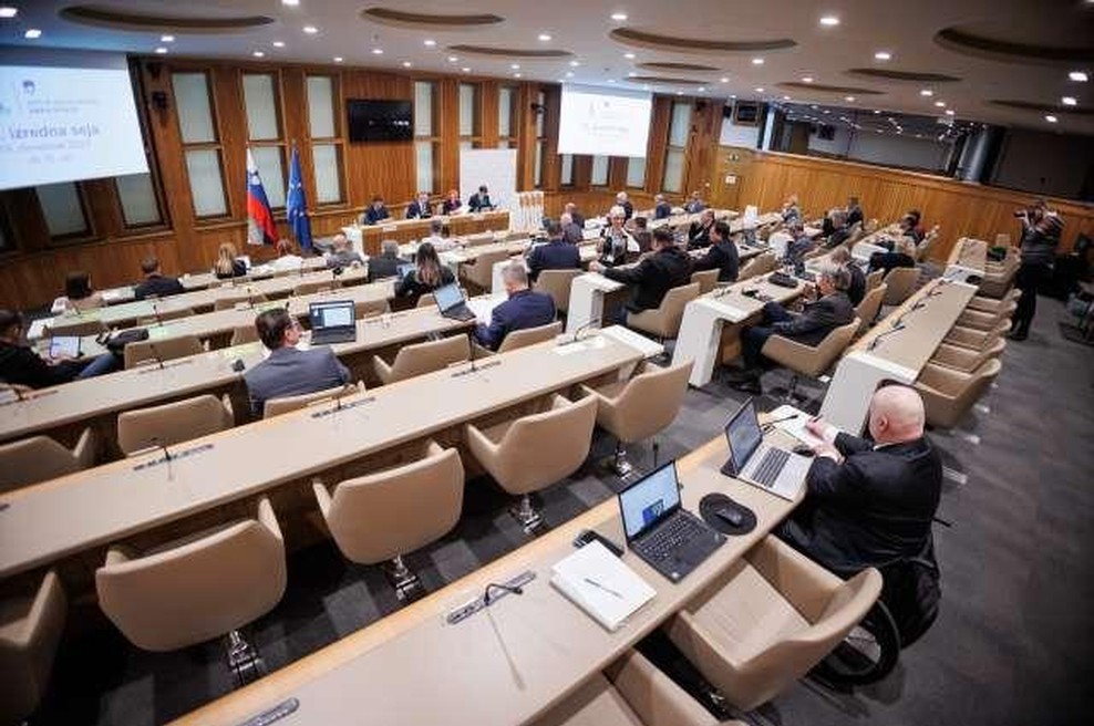 Državni svet z vetom nad zdravstveni interventni zakon (foto: STA)