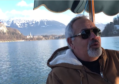 Turista je lepota Blejskega jezera tako prevzela, da mu je zapel (VIDEO)
