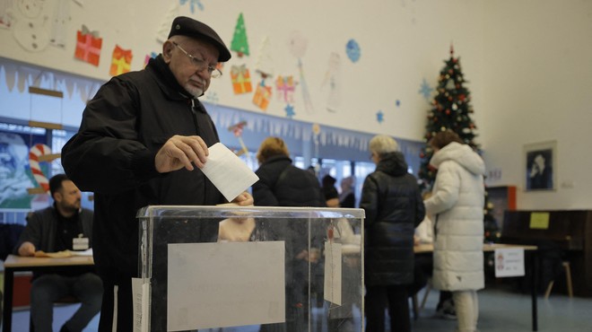 Opozicija od ustavnega sodišča zahteva razveljavitev volitev (foto: Profimedia)