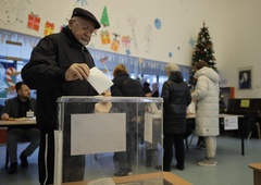 Opozicija od ustavnega sodišča zahteva razveljavitev volitev