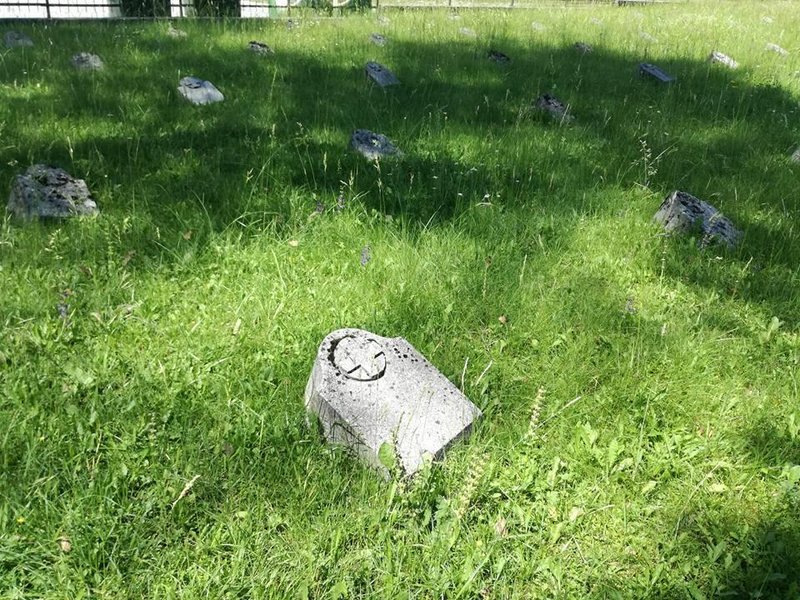 Grob neznanemu vojaku iz 1. svetovne vojne v bližini Tolmina.