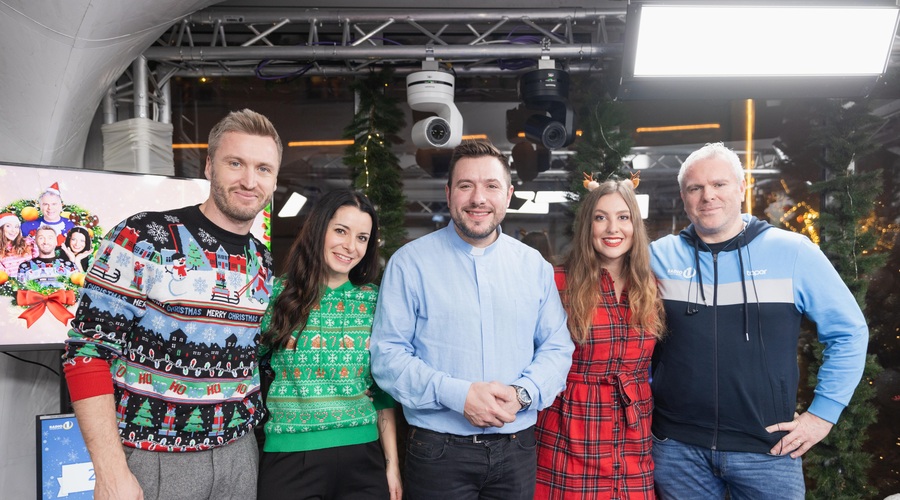 Začel se je 28-urni dobrodelni zahvalaton Radia 1, v studiu številni znani obrazi (foto: Darja Štravs Tisu)