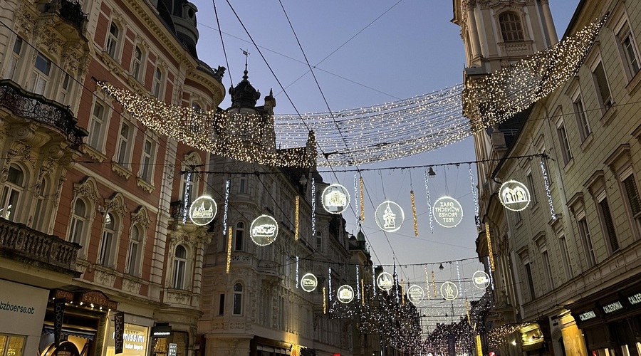 Izkoristite še zadnje trenutke predbožičnega vzdušja: hiter skok v praznično pravljico v sosednjem Gradcu (FOTO) (foto: Metropolitan)