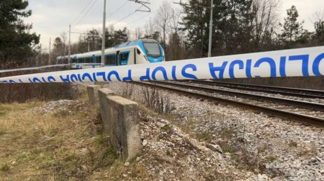 Znane prve ugotovitve preiskave železniške nesreče, v kateri sta umrla delavca (foto: STA)