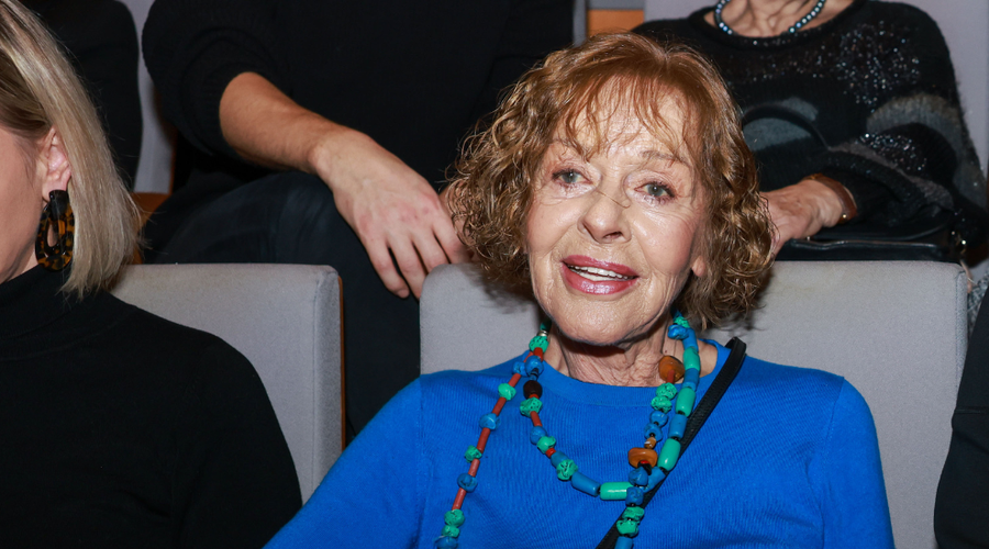 FOTO: Milena Zupančič na slavnostno premiero prišla s svojo hčerko (podobnost je več kot očitna) (foto: Mediaspeed/Borut Cvetko)