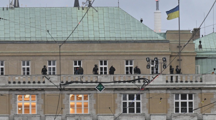 Medtem ko so mladi umirali pod streli, je minister za delo veseljačil (foto: Profimedia)