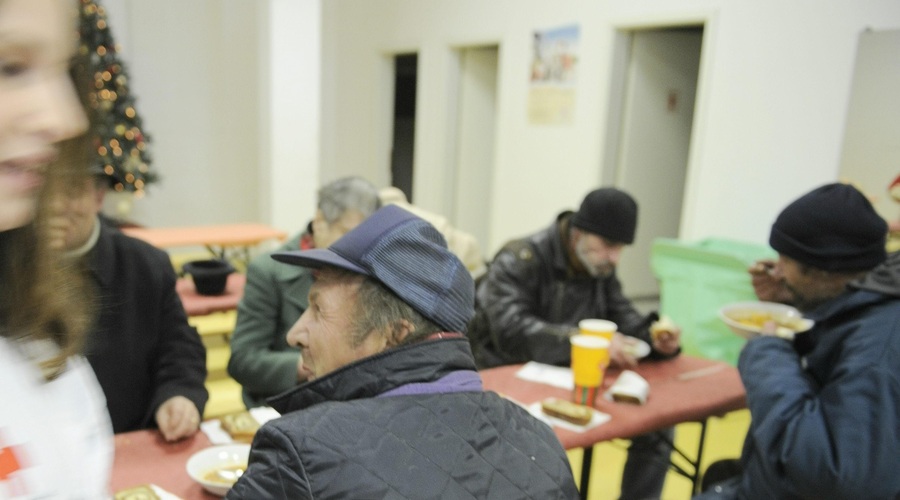 Konec sočutja? Kar 700 ljubljanskih brezdomcev bi lahko sredi zime ostalo brez edinega toplega prostora (foto: Bor Slana/Bobo)