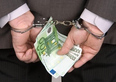 Kazensko ovadil 7 (znanih) Slovencev zaradi zlorabe položaja in pranja denarja