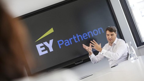 Domen Zadravec, EY-Parthenon: “Umetna inteligenca pomeni odlično priložnost za transformacijo podjetij”