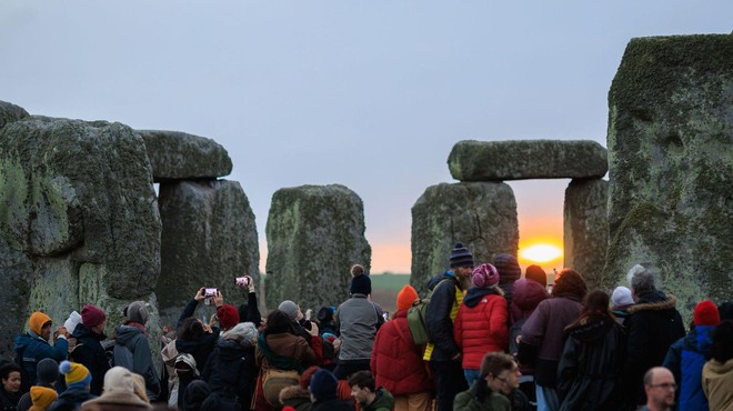 Stonehenge: magični prizori praznovanja zimskega solsticija (FOTO in VIDEO) (foto: Omrežje X/@EH_Stonehenge)