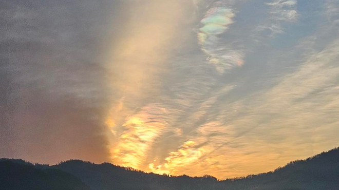 Spektakularen prizor na nebu: nad Slovenijo zasijali redki mavrični oblaki, ki nastanejo le ob posebnih pogojih (FOTO) (foto: Facebook/Neurje.si/Saša Matoševič)